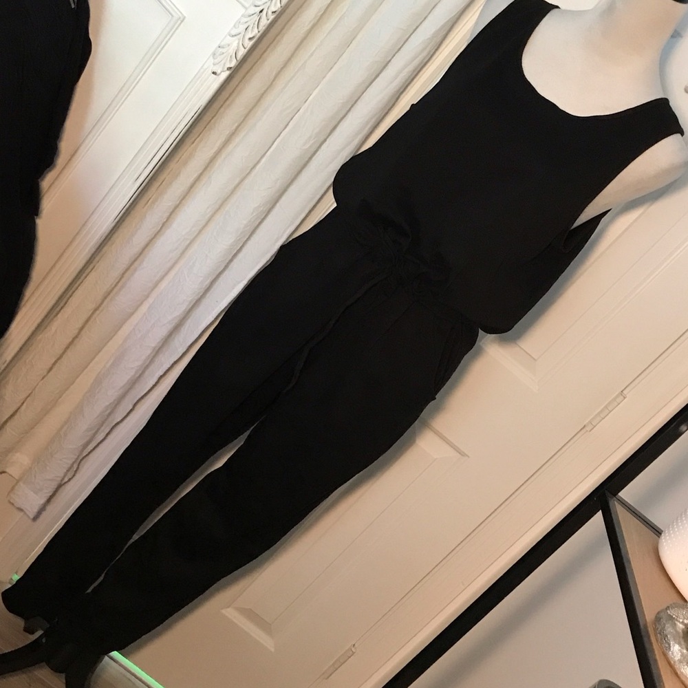 Chic Black Sleeveless Jumpsuit